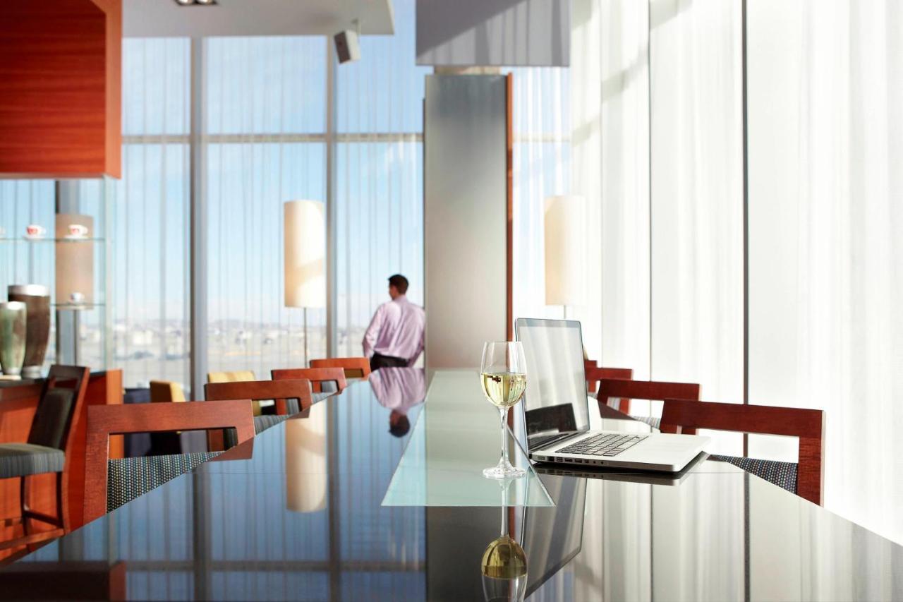 Marriott Montreal Airport In-Terminal Hotel Dorval Kültér fotó